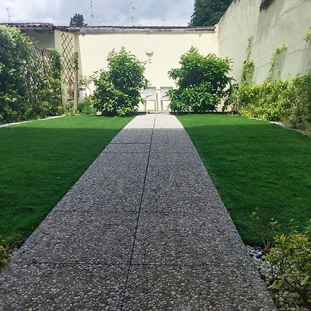 Movie Star Apartment With Garden Firenze Bagian luar foto