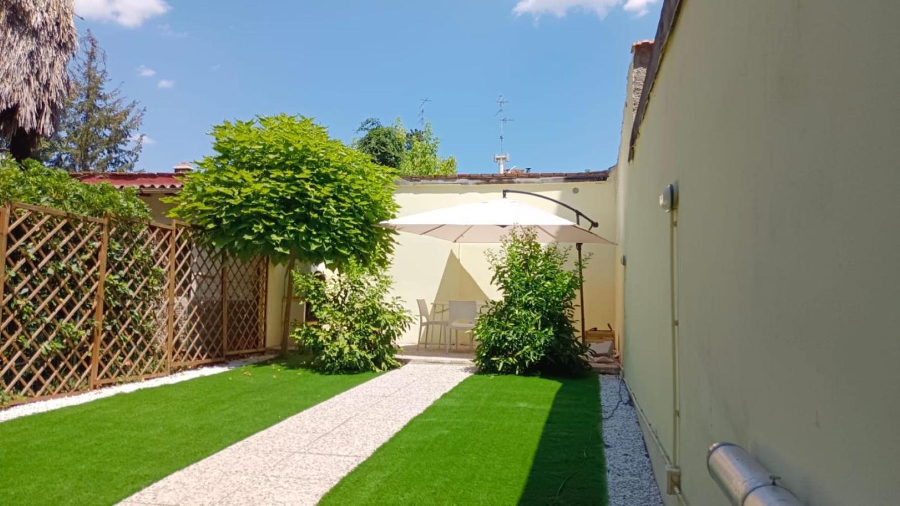 Movie Star Apartment With Garden Firenze Bagian luar foto